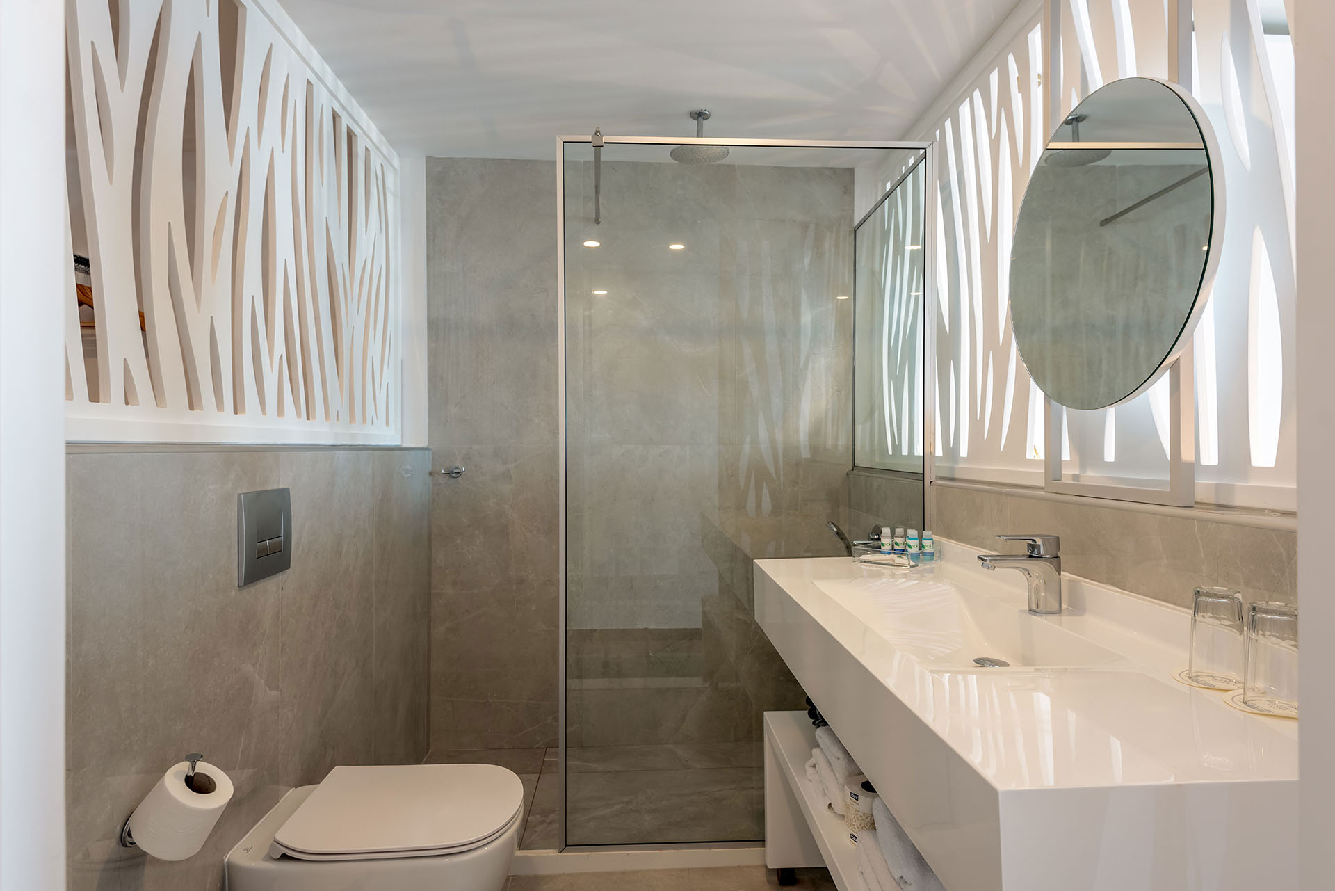 Executive Suite Bathroom