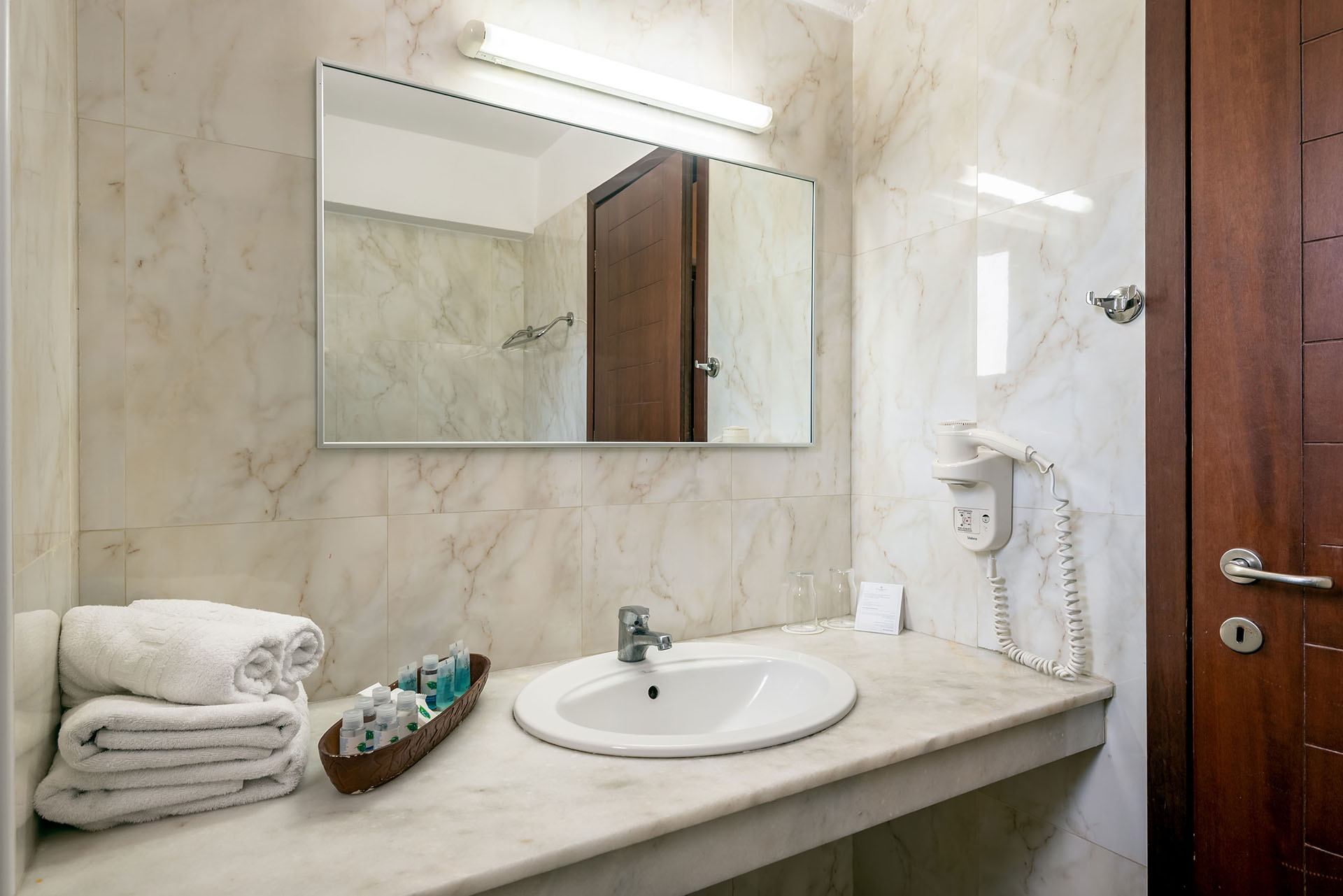 Junior Suite / Family room Bathroom